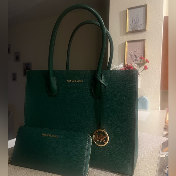 Michael Kors Bag & Wristlet Wallet Set - Picture 2 of 10